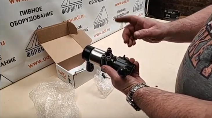 Отверстия для подачи напитка и газа.png